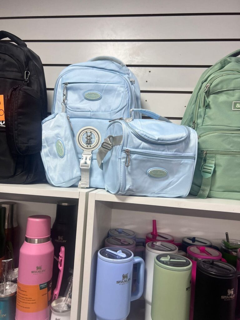 mochila ponchera y cartuchera celeste pastel