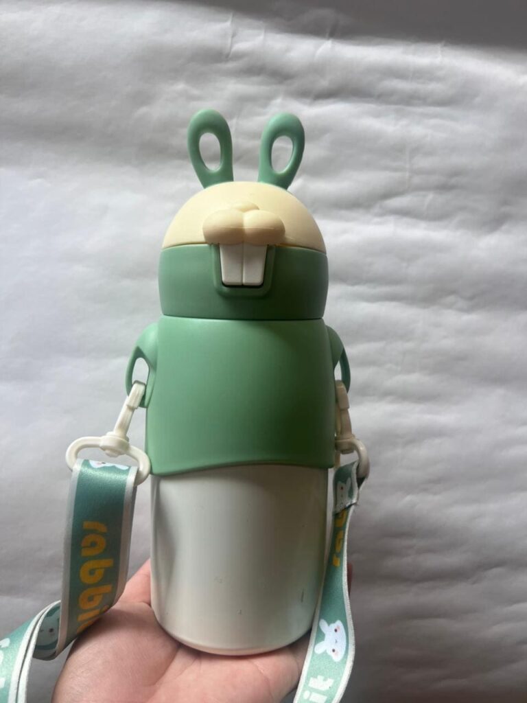 botella termica con correa verde